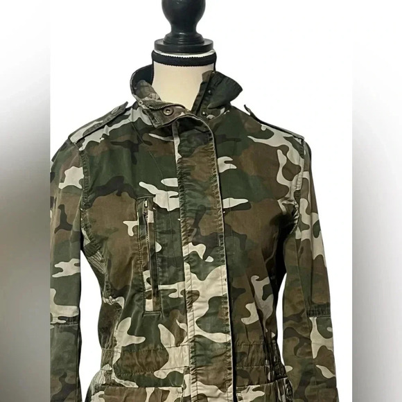 Love Tree Women’s size smalll camo zip up jacket - Picture 4 of 14